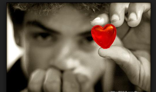 %D8%B4%D8%A7%D8%A8-%D9%8A%D8%AD%D9%85%D9%84-%D9%82%D9%84%D8%A8-%D8%B5%D8%BA%D9%8A%D8%B1.png