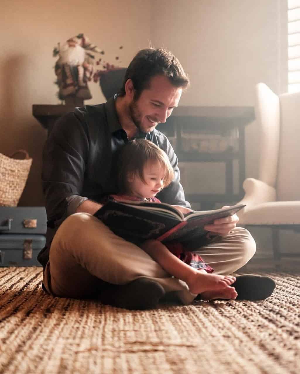 حب قراءة الآباء لصغارهم