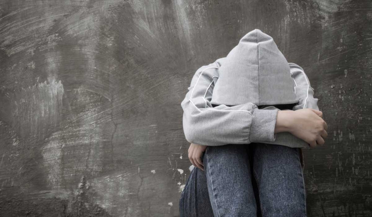 صورة شاب حزين