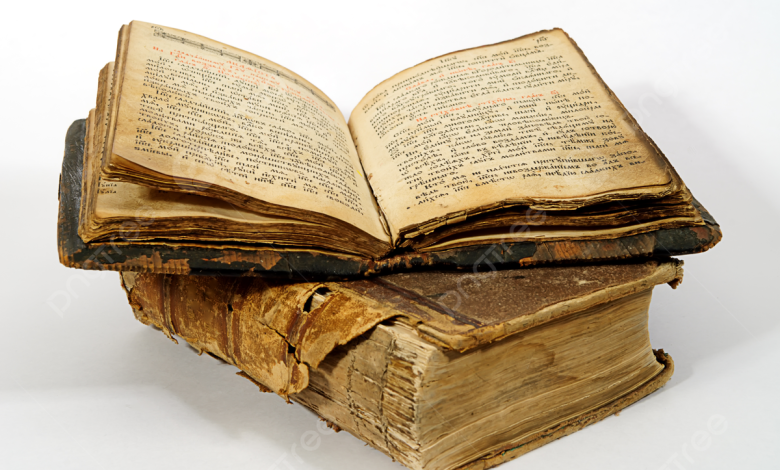كتاب قديم ملئ بالصفحات
